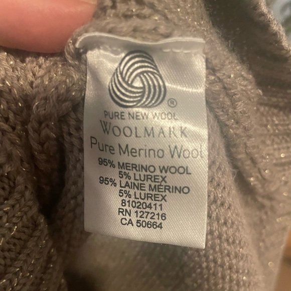 Woolmark Brand. Merino Wool Sparkle high low sweater in size medium - Picture 6 of 6